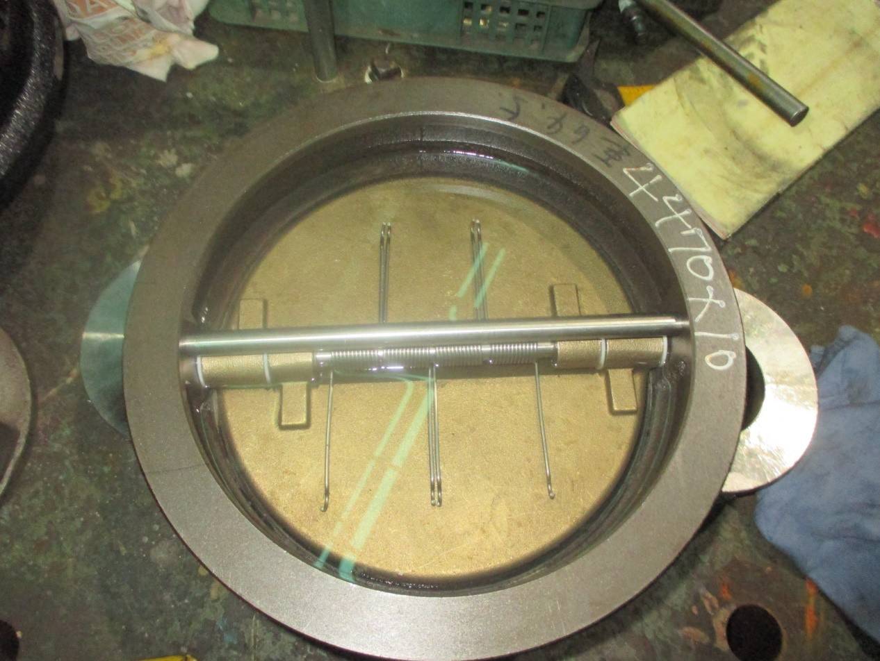 Check valve that without leakage after pouring the water